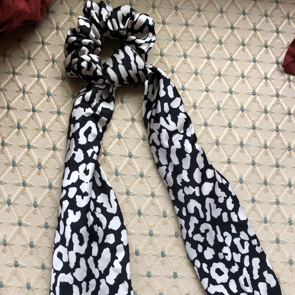 Hair scrunchie scarf
